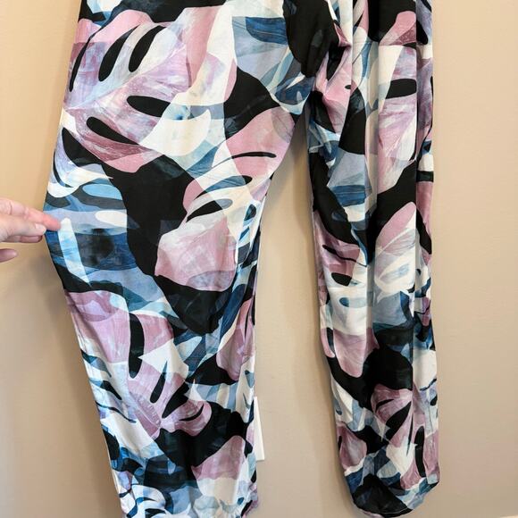 BCBGMAXAZRIA Plunge Halter Tropical Leaf Print Jumpsuit Womens M Multi Boho NWT - Picture 8 of 10